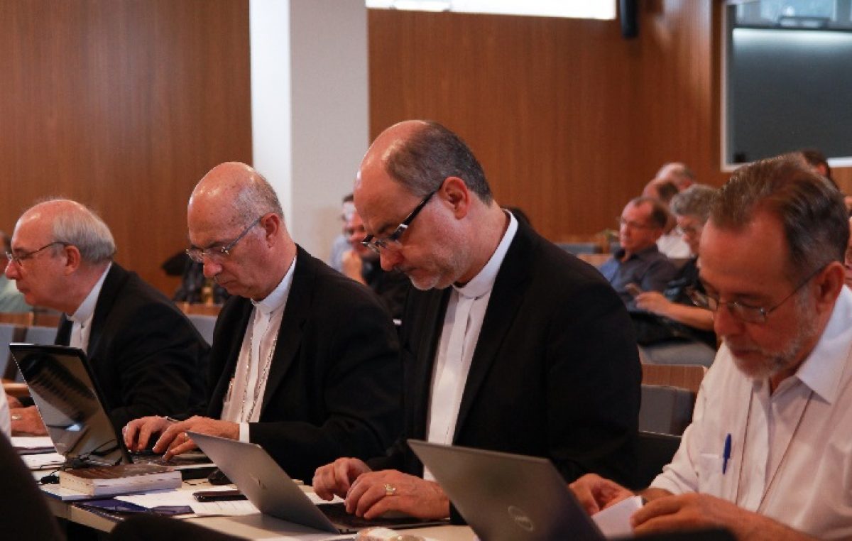 Bispos aprimoram texto sobre competências das Comissões Episcopais Pastorais da CNBB