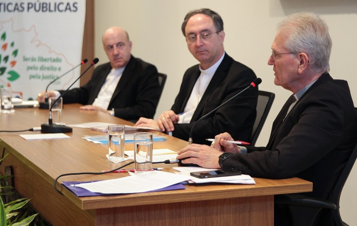 CNBB presta homenagem aos professores do Brasil