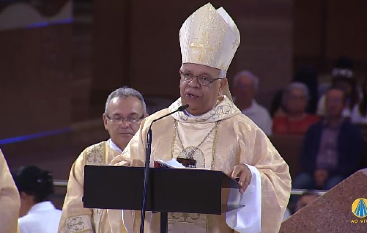 Missa recorda bispos falecidos e reflete sobre o cuidado de Deus com os mais necessitados 